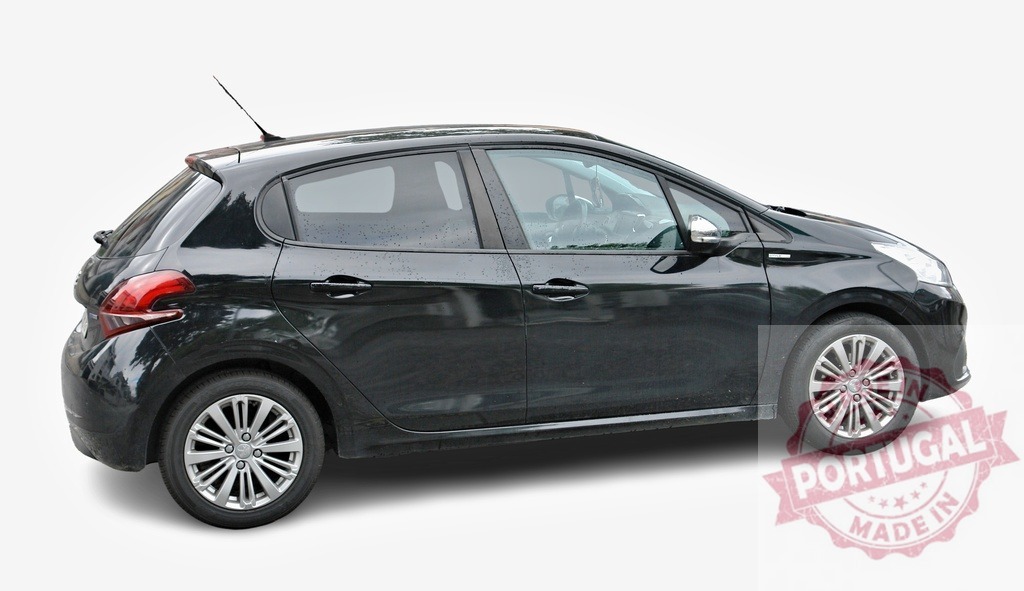 Sleek black compact hatchback car on white background | Modern black hatchback car showcasing side view design - Realisiert mit Pictrs.com