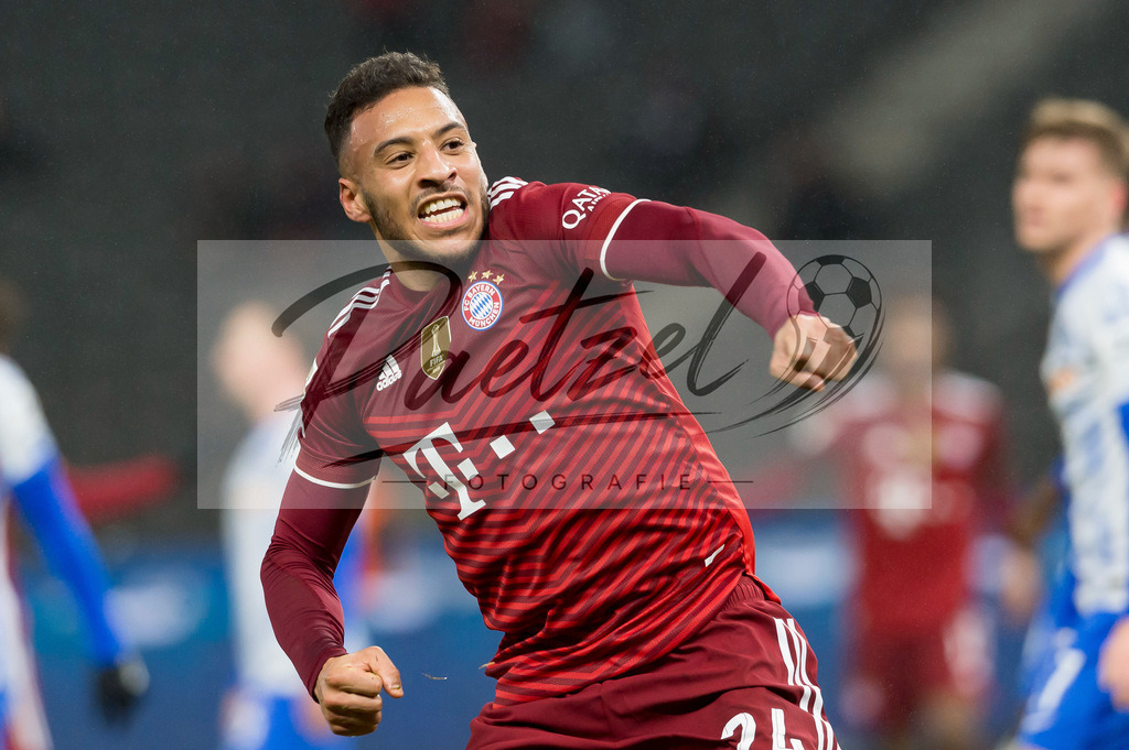 BSCFCB20220123_071 | Fussball, Herren: Corentin Tolisso (FC Bayern Muenchen) Torjubel, jubelt nach seinem Treffer zum 0:1 bei dem Spiel der 1. Bundesliga zwischen Hertha BSC und FC Bayern Muenchen im Olypiastadion am 23.01.2022 in Berlin, Deutschland.DFB / DFL REGULATIONS PROHIBIT ANY USE OF PHOTOGRAPHS AS IMAGE SEQUENCES AND/OR QUASI-VIDEO. - Realisiert mit Pictrs.com
