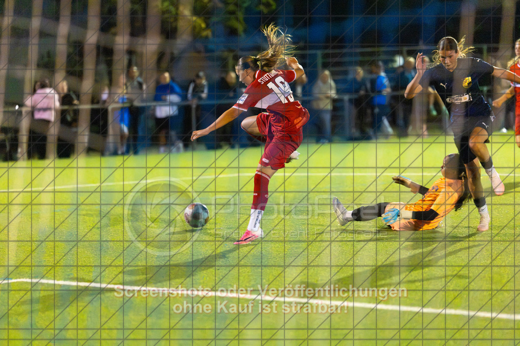 20261007_193750_0143_(c)_by_PhotoPeet | #,ASV Spartania Eislingen (blau) vs. VFB Stuttgart (rot), Fußball, Verbandspokal der B-Juniorinnen,  Saison 2026/2027, Kunstrasenplatz, Öschhalle, 73054 Eislingen, 07.10.2026 - 18:30 Uhr,Foto: PhotoPeet / Sport- &amp; Eventfotografie / Peter Harich