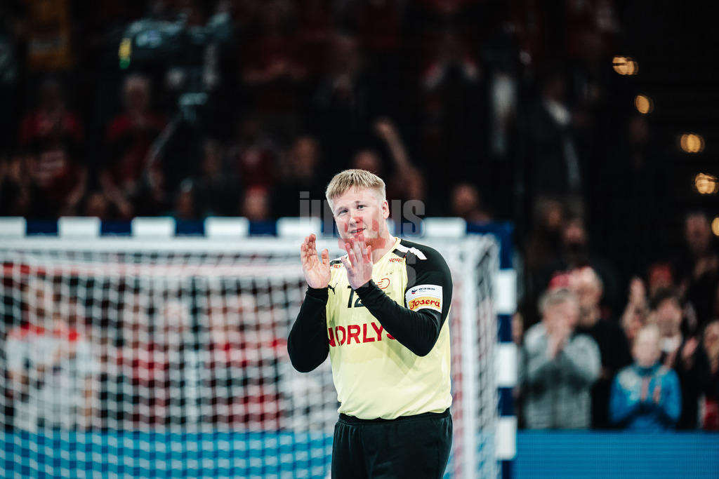Handball | Herren | EHF EURO 2024 | European Championshop Men 2024 Final Tournament | Norwegen vs. Dänemark | 21.01.2024 | Emil Nielsen (#12, , Dänemark, DEN) wird von den Fans zum wichtigsten Spieler gewählt und applaudiert