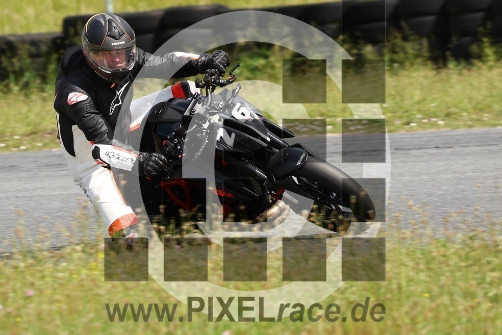 0026-20240604_36386 | Schöne Erinnerungen an spannende Momente - das festzuhalten ist unser Job. PIXELrace.de ist seit 2003 auf den Rennstrecken Europas unterwegs um die Action draußen beim Fahren und die wunderbare Stimmung imm Fahrerlager für euch einzufangen.