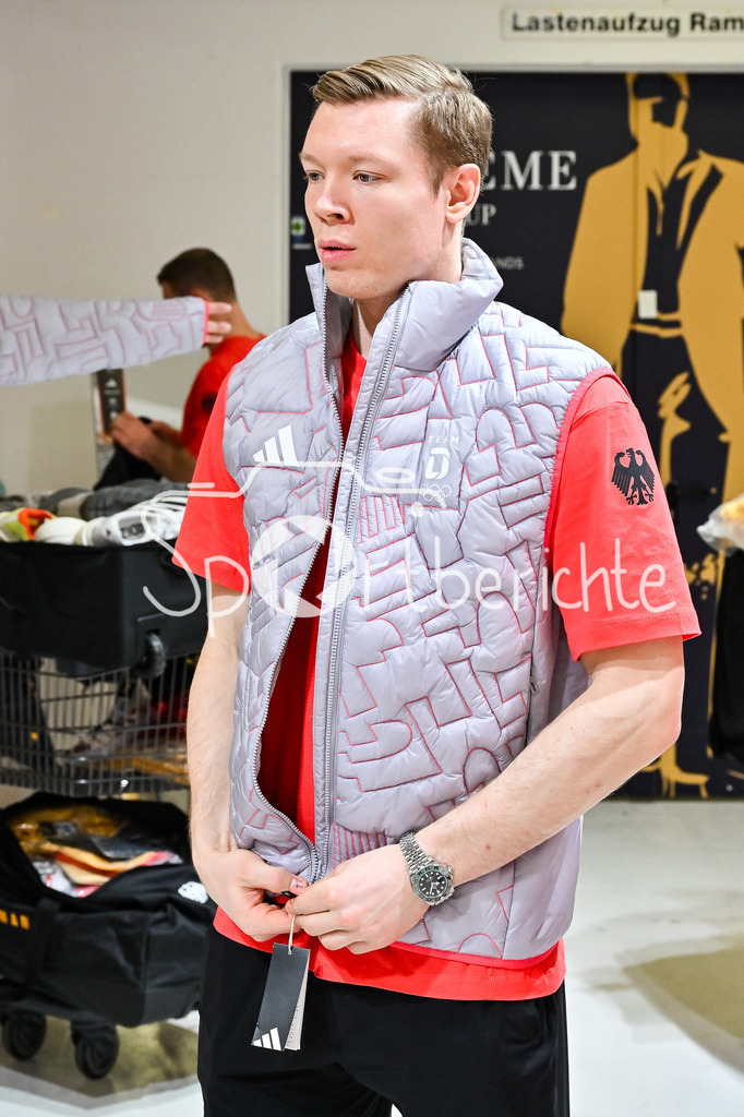 Einkleidung Team D Milano Cortina 2026 | Munich, GERMANY - 12. JANUARY: Jonas MÜLLER (Eishockeyspieler Eisbären Berlin) bei der Einkleidung des Teams D am 12.01.2026 in der MTC world of fashion in München