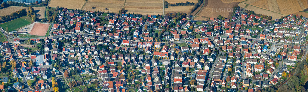 Luftbild: Panorama Habsburger Allee in Hagenbach im Bundesland Rheinland-Pfalz in Deutschland. Foto: IMG_35265-Bearbeitet.jpg vom 31.10.2010 durch Werner Riehm/FLY-FOTO.deAuflösung des Originals: 12808 x 3858 px