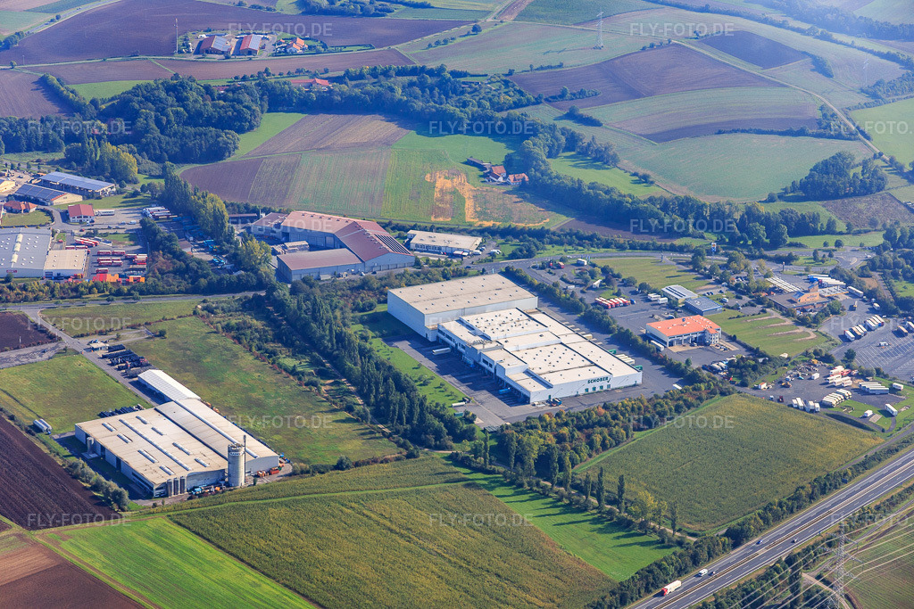 Luftbild: Gewerbegebiet Steinbruch mit Schober Logistik GmbH und MAINCOR Rohrsysteme Standort Knetzgau in Knetzgau im Bundesland Bayern in Deutschland. – Foto: IMG_073717.jpg vom 27.09.2014 durch Werner Riehm/FLY-FOTO.de – Auflösung des Originals: 5472 x 3648 px – Logistiklösungen von Schober – Maincor Rohrsysteme - Service for You, Made in Germany - Maincor