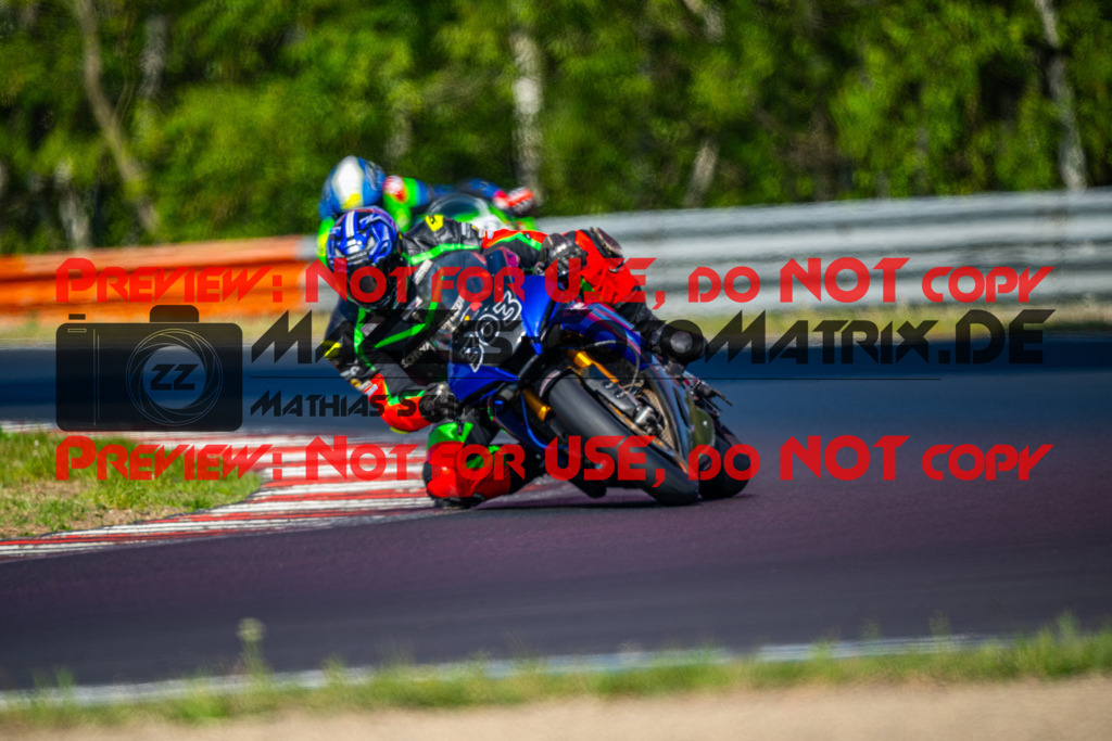 MaZZes-Fotomatrix-20260503-30983 | ROT