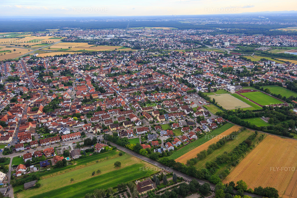 Luftbild: Grenzhöfer Straße in Plankstadt im Bundesland Baden-Württemberg in Deutschland. Foto: IMG_090909.jpg vom 04.07.2016 durch Werner Riehm/FLY-FOTO.de