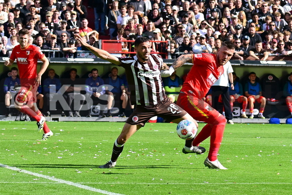 KBS Picture_FCStPauli-FCAugsburg_011 | v.l. Pereira Lage Mathias (St.Pauli) , Gouweleeuw Jeffrey (FC Augsburg) ,Sportplatz :  Millerntor Stadion, - Realisiert mit Pictrs.com