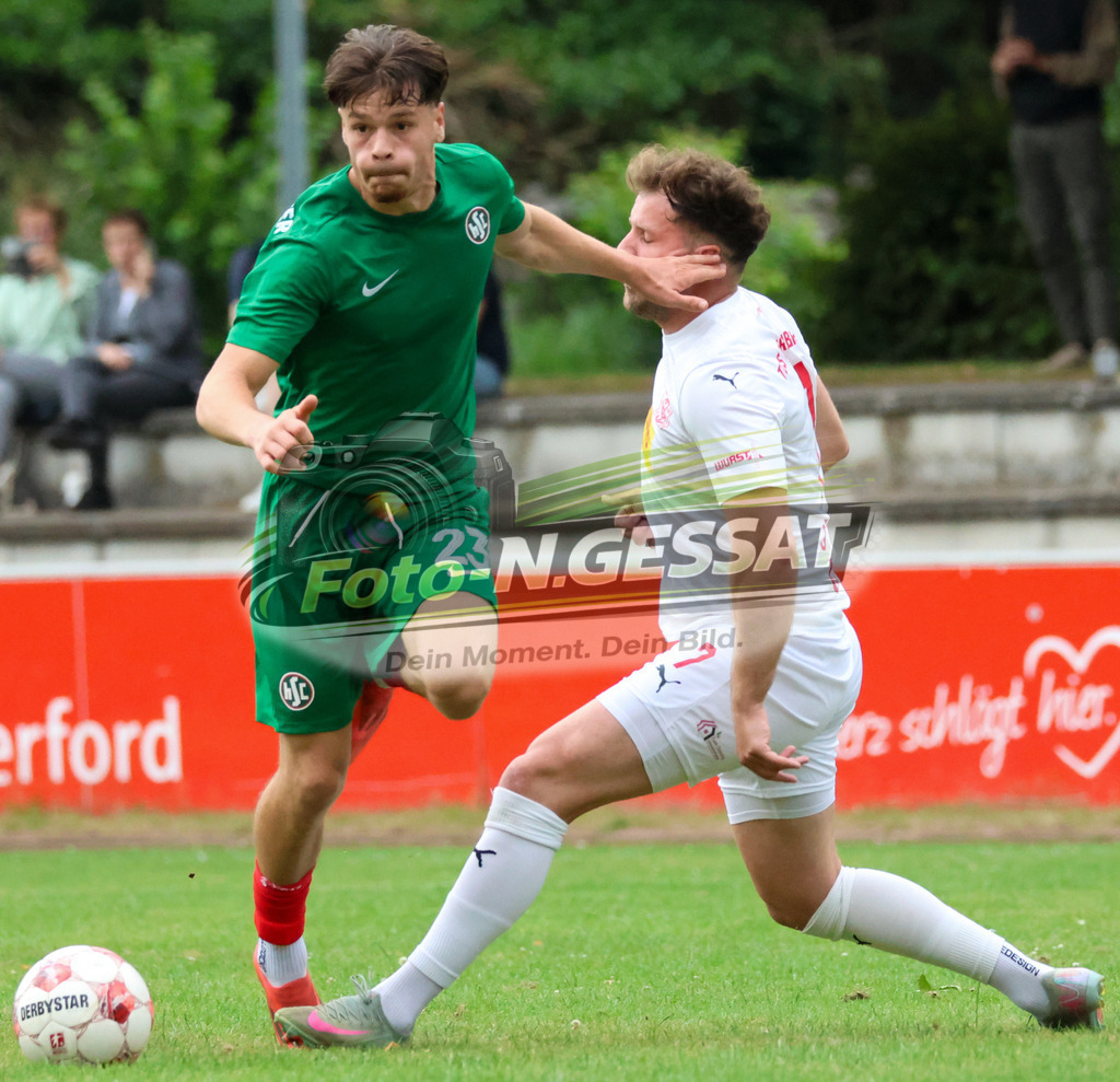 TuS Bersenbrück - HSC Hannover | Auf dem Bild zu sehen: weiß TuS Bersenbrück: Patrick Greten ; grün HSC Hannover: TuS Bersenbrück, HSC Hannover, Saison 25/26, Testspiel, Bünde, Deutschland - Realisiert mit Pictrs.com