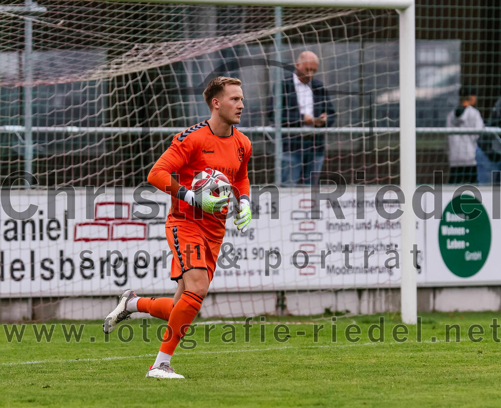 2023-07-28_085_FC_Schwaig_gegen_TSV_1860_Rosenheim | Oberding, Deutschland, 28.07.2023:
Fußball, Landesliga Südost 2023 / 2024, 3. Spieltag, FC Schwaig gegen TSV 1860 Rosenheim, Endergebnis: 1:1

Torwart Franz Hornof (FC Schwaig, #1)

Foto: Christian Riedel / fotografie-riedel.net