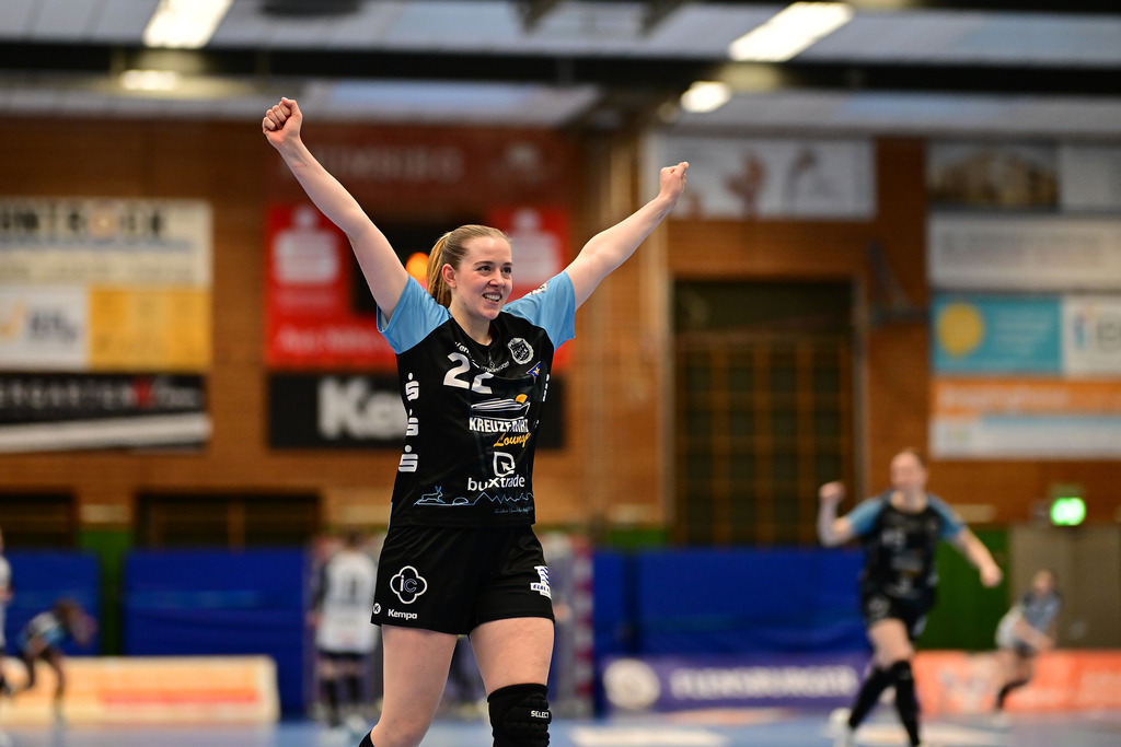 Handball I Frauen I Saison 2024-2025 I 1. HBF I 14. Spieltag I Buxtehuder SV - Neckarsulmer Sport-Union | Jubel, Begeisterung, Enthusiasmus, Euphorie, Freude, Glücksgefühl, Heiterkeit bei: Levke Kretschmann (22, Buxtehuder Sportverein) - Realisiert mit Pictrs.com