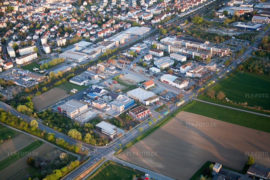 Luftbild: Gewerbegebiet Zwischen den Bächen mit Carglass GmbH Bensheim und Ortlieb Organic GmbH im Ortsteil Auerbach in Bensheim im Bundesland Hessen in Deutschland. Foto: IMG_077851.jpg vom 23.04.2015 durch Werner Riehm/FLY-FOTO.deSTANDORTE.CARGLASS.DE