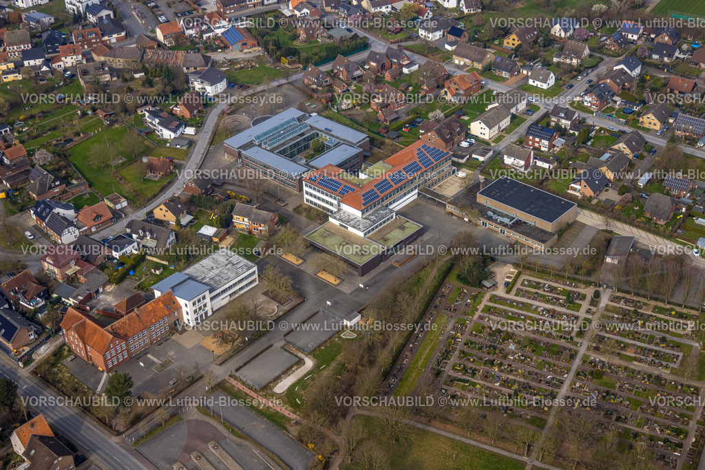 Lippetal240307227 | Luftbild, Lippetalschule Gesamtschule, Wohngebiet und Friedhof, St.-Ida-Schule Herzfeld kath. Grundschule, Lippetal, Herzfeld, Nordrhein-Westfalen, Deutschland