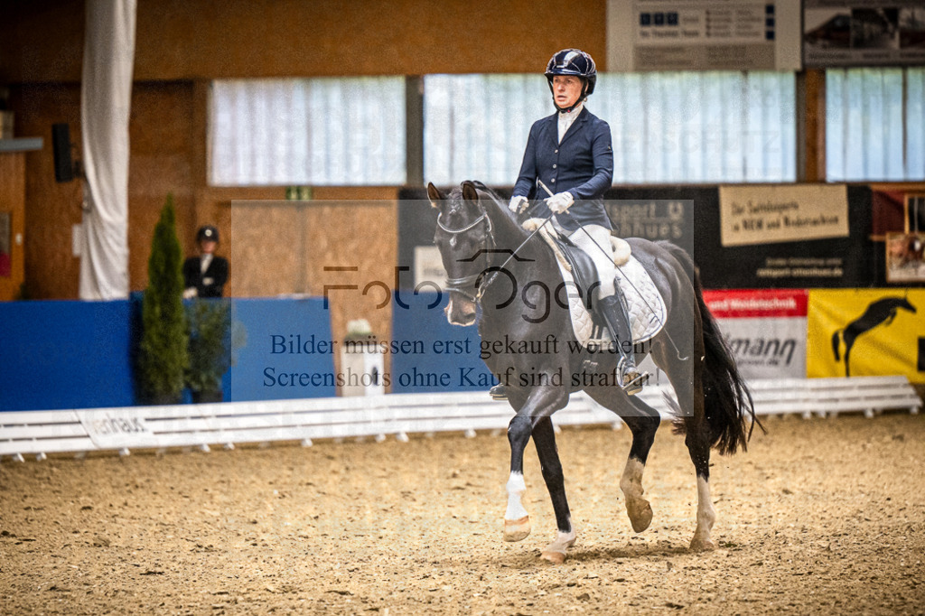 DOS_0860 | Entdecke hochwertige Reitturnierfotos von Foto Oger. Professionell, emotional und authentisch – jetzt Lieblingsmomente im Shop bestellen.Deutschlandweite Turnierfotografie. - Realisiert mit Pictrs.com