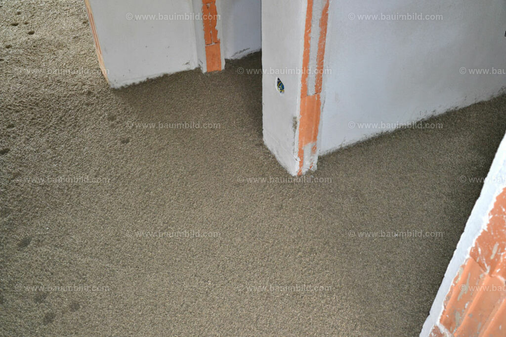 bib-lg19-fussbodenaufbau-0117 | Nach LV-Leistungsgruppen sortierte Detailfotos über den Bau eines Hauses. Alle Hausbau-Bilder direkt vom Urheber und Autor der Website Haus-Selber-Bauen.com