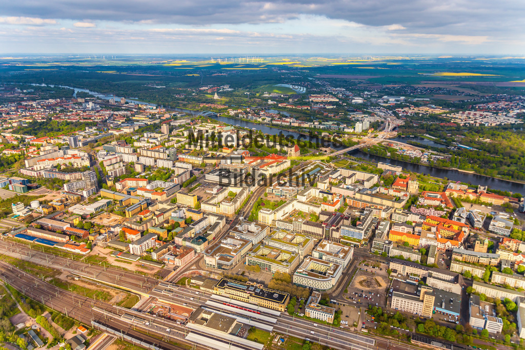 Magdeburg-3691 | Magdeburg Übersicht Bahnhof und City - Realisiert mit Pictrs.com