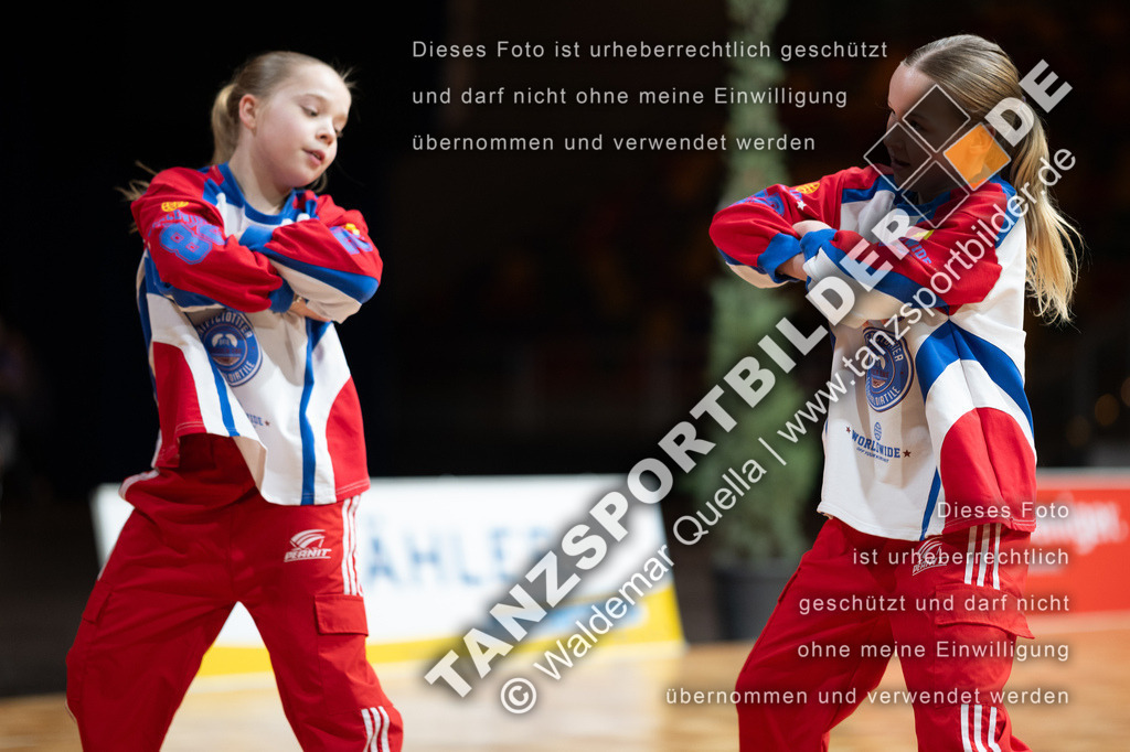 20250125-00085 | Hier finden Sie Tanz Bilder vom Latein und Standard Formationen tanzen. Sportbilder vom Tanzsport. Schöne Fotos und von Weltmeisterschaft, Europameisterschaft, Bundesliga, Regionalliga, Oberliga und Landesliga sowie von GOC Stuttgart, DanceComp, WM Bremen