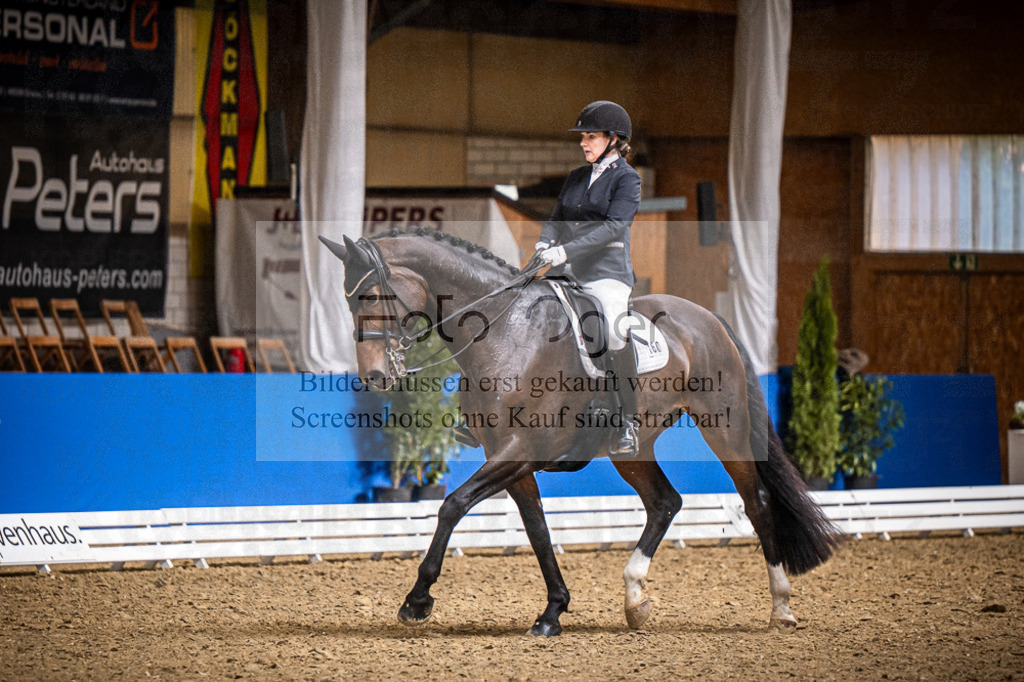 DOS_2311 | Entdecke hochwertige Reitturnierfotos von Foto Oger. Professionell, emotional und authentisch – jetzt Lieblingsmomente im Shop bestellen.Deutschlandweite Turnierfotografie. - Realisiert mit Pictrs.com
