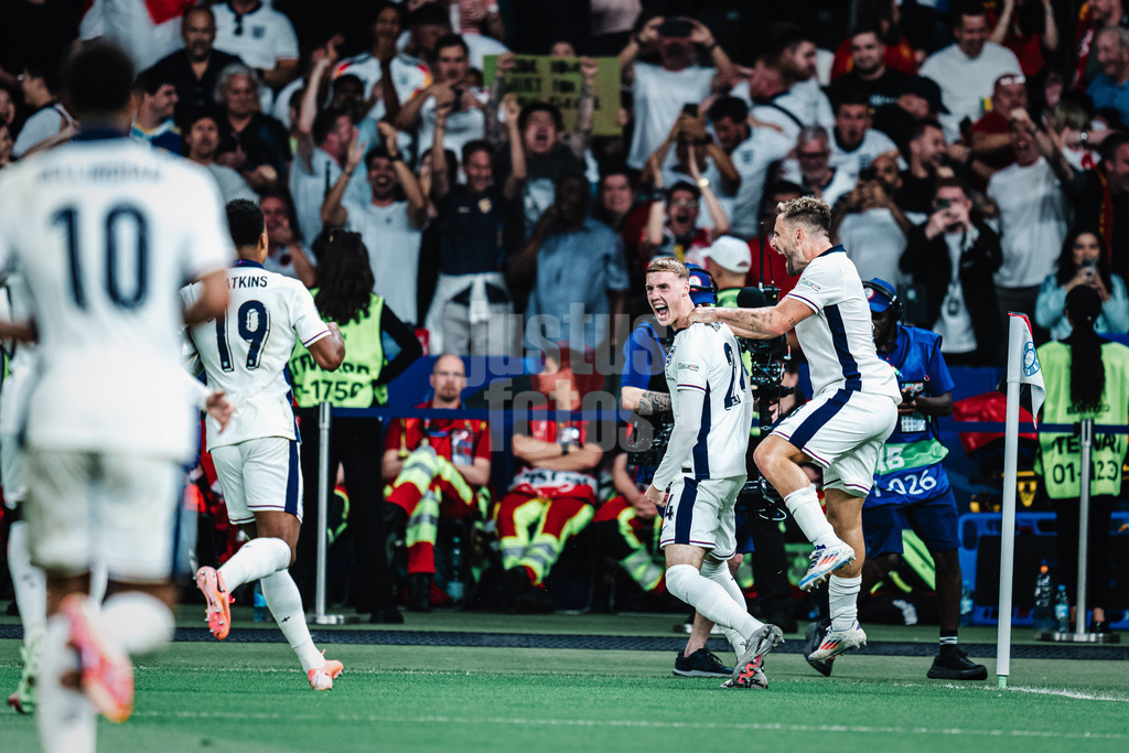 Fußball | Herren | UEFA-Fußball-Europameisterschaft 2024 | Finale | Spanien vs. England | 14.07.2024 | Cole Palmer (#24, England) schießt ein Tor und jubelt