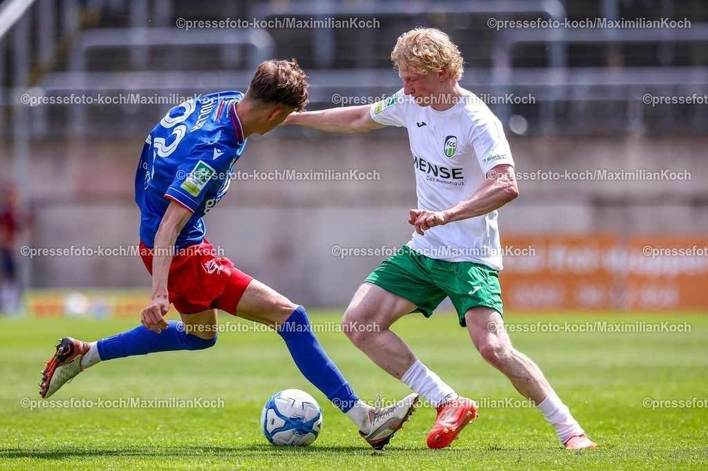 xKWIx02052601108 | 2026.05.02, xkwix, Fußball, Regionalliga West, Wuppertaler SV -  FC Gütersloh, Stadion am Zoo, 32.Spieltag, Saison 2025 / 2026: Niklas Frese (FC Gütersloh #35) im Zweikampf gegen Levin Müller (Wuppertaler SV #22) DFB regulations prohibit any use of photographs as image sequences and or quasi-video. Photo: xKamilxWilkowskixPressefotoKochx