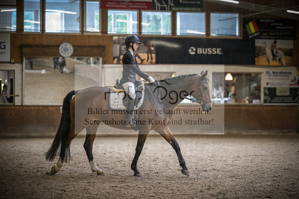 DOS_0011 | Entdecke hochwertige Reitturnierfotos von Foto Oger. Professionell, emotional und authentisch – jetzt Lieblingsmomente im Shop bestellen.Deutschlandweite Turnierfotografie. - Realisiert mit Pictrs.com