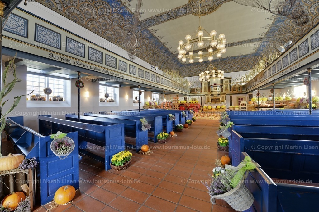 Freiburger Kirche_ELS_4715 | Freiburg an der Elbe - Aufnahmedatum: 25.10.2015, Aufnahmehöhe:  m, Koordinaten:  - , Bildgröße: 7359 x  4911 Pixel - Copyright 2015 by Martin Elsen, Kontakt: Tel.: +49 157 74581206, E-Mail: info@schoenes-foto.deSchlagwörter:Kirche,Ernte Dank, Foto - Realisiert mit Pictrs.com