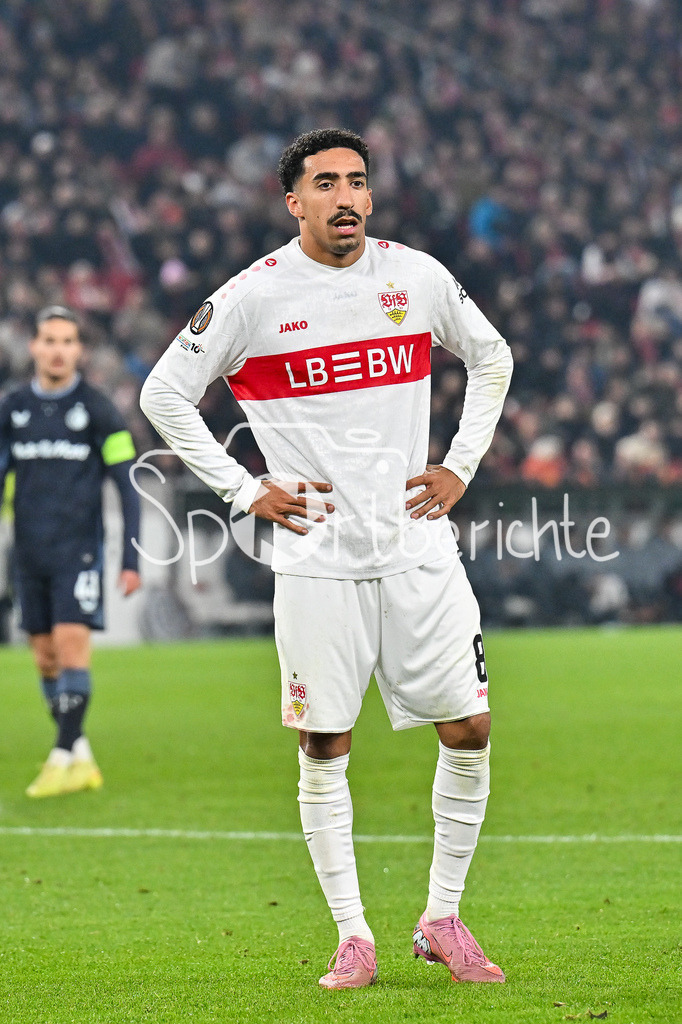 VfB Stuttgart - Feyenoord Rotterdam | STUTTGART, DEUTSCHLAND - 6. NOVEMBER: Tiago TOMAS (VfB Stuttgart 8) mit hängendem Kopf, enttäuscht, traurig beim Ligaspiel zwischen dem VfB Stuttgart und Feyenoord Rotterdam am 4. Spieltag der Europa League in der MHP-Arena am 06.11.2025