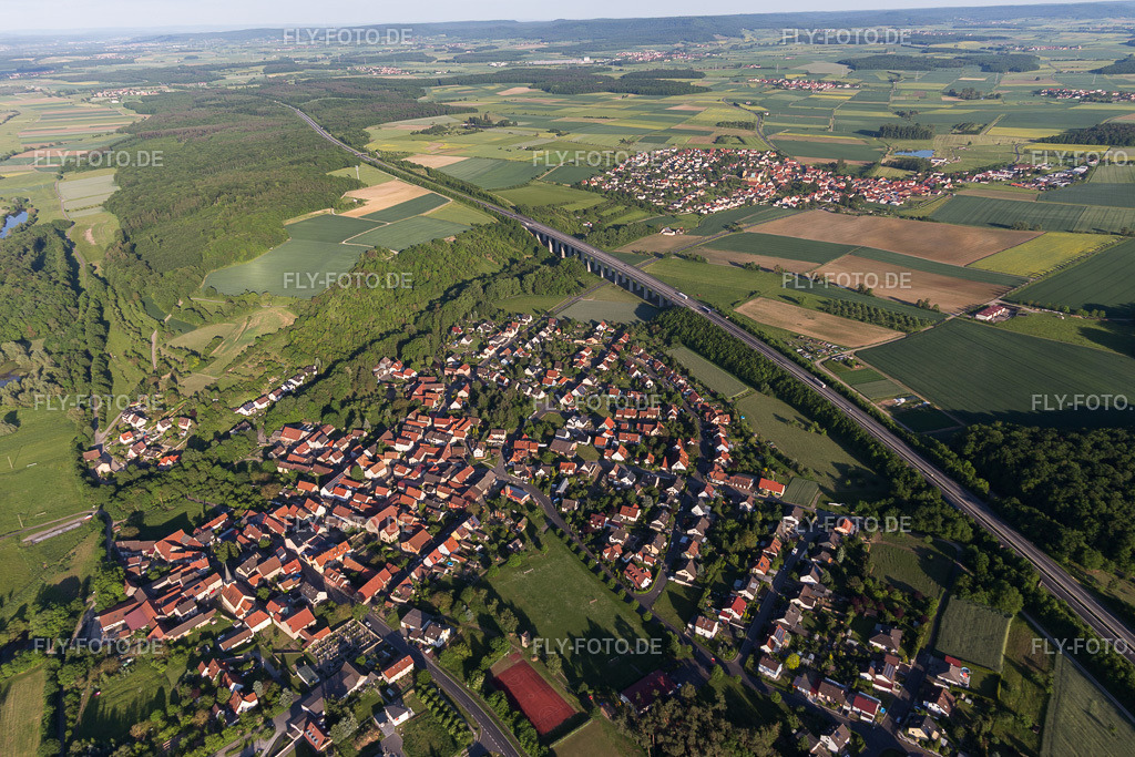 zwischen Main und A70 | Luftbild: zwischen Main und A70 im Ortsteil Untereuerheim in Grettstadt im Bundesland Bayern in Deutschland. Foto: IMG_100061.jpg vom 26.05.2017 durch Werner Riehm/FLY-FOTO.de - Realisiert mit Pictrs.com