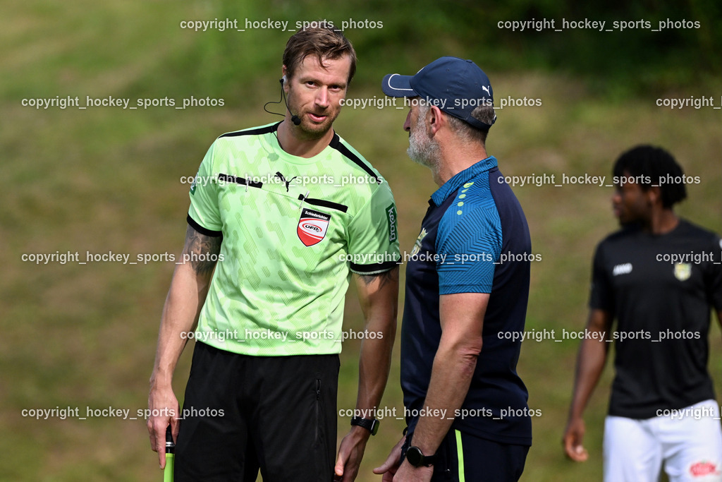 ASKÖ Köttmannsdorf vs. Union Matrei | Stephan Orel Referee, Asisstentcoach ASKÖ Köttmannsdorf Nenad Pavicevic, ASKÖ Köttmannsdorf vs. Union Matrei, ASKÖ Köttmannsdorf vs. Union Matrei am 13.09.2025 in Köttmannsdorf (Sportplatz Köttmannsdorf), Austria, (Photo by Bernd Stefan)