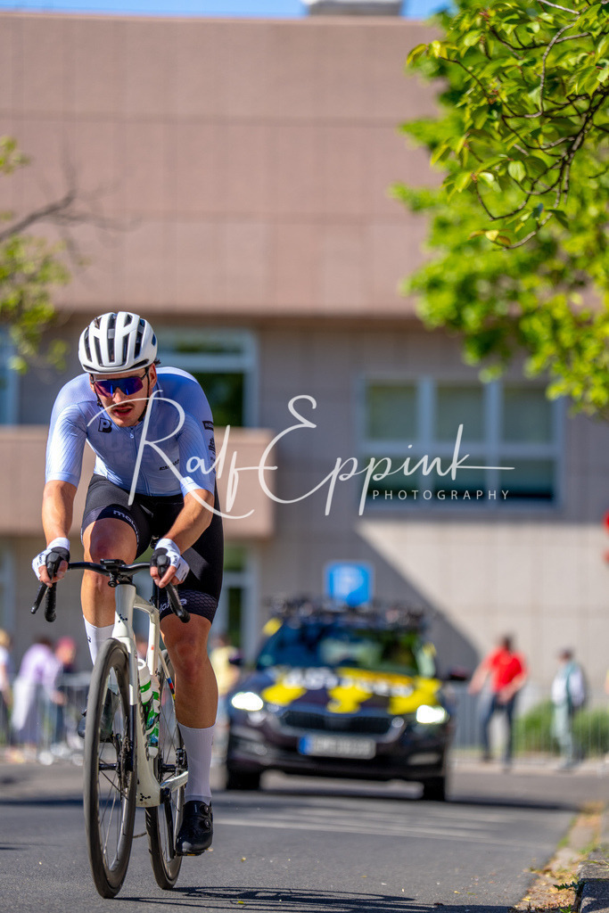 Spurt in den Mai 2026 - Großer Preis der Sparkasse Neuss | Annual one-day road cycling race "Großer Preis der Sparkasse Neuss" held in Büttgen, Germany, organized by VfR Büttgen 1912 e.V. The event features multiple races across all age categories from U11 youth to Elite men. - Realisiert mit Pictrs.com