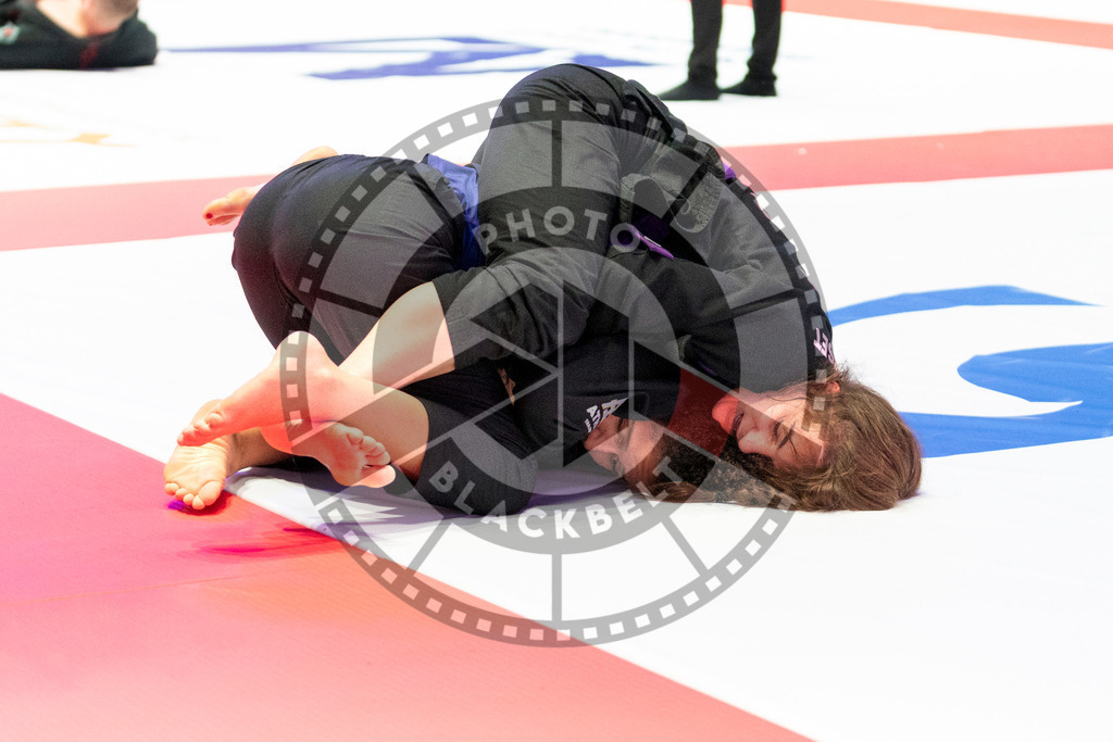 20231109PBB5746 | Fighters compete during the AJP World Professional Championship in the Mubadala Arena in Abu Dhabi, Arab United Emirates, on November 9, 2023.