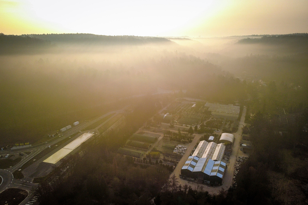 Drone Drohne | Leonberg - Null Grad und Nebel eim Sonnenaufgang über Leoonberg / über Autobahn Anschlussstelle Leonberg Ost / Seehaus / ADAC Übungsring / Kriesten Gartenbau - Realisiert mit Pictrs.com