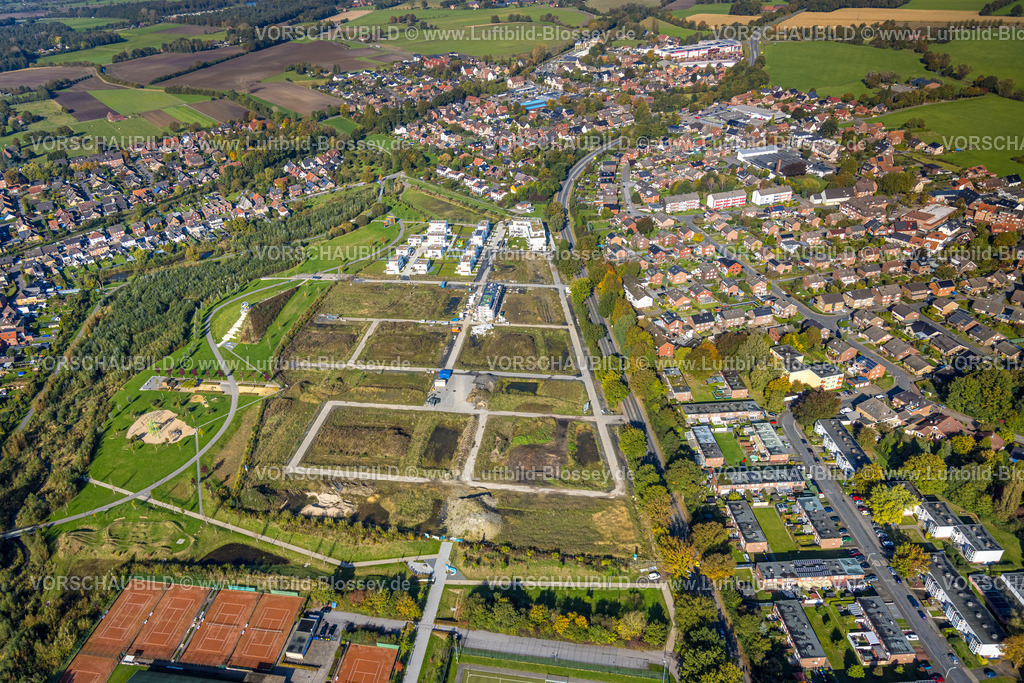 Selm241011648 | Luftbild, Auenpark Baugelände mit Neubau Wohnhäuser, Kunstwerk Kuppel und Spielplatz im Auenpark, Selm, Münsterland, Nordrhein-Westfalen, Deutschland