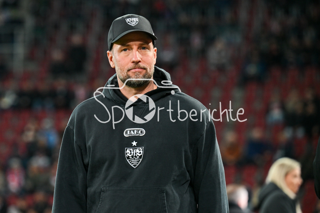 FC Augsburg - VfB Stuttgart | AUGSBURG, GERMANY - 22. MAERZ: im Bild Sebastian HOENEß Trainer VfB Stuttgart / Einzelfoto / Freisteller vor dem Bundesligamatch zwischen dem FC Augsburg und dem VfB Stuttgart am 27. Spieltag in der MHP-Arena / DFL REGULATIONS PROHIBIT ANY USE OF PHOTOGRAPHS AS IMAGE SEQUENCES AND/OR QUASI-VIDEO