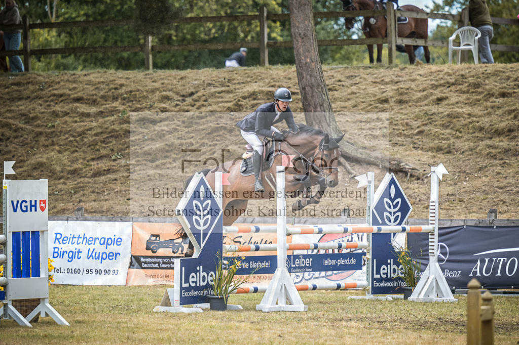DOS_0092 | Entdecke hochwertige Reitturnierfotos von Foto Oger. Professionell, emotional und authentisch – jetzt Lieblingsmomente im Shop bestellen.Deutschlandweite Turnierfotografie. - Realisiert mit Pictrs.com