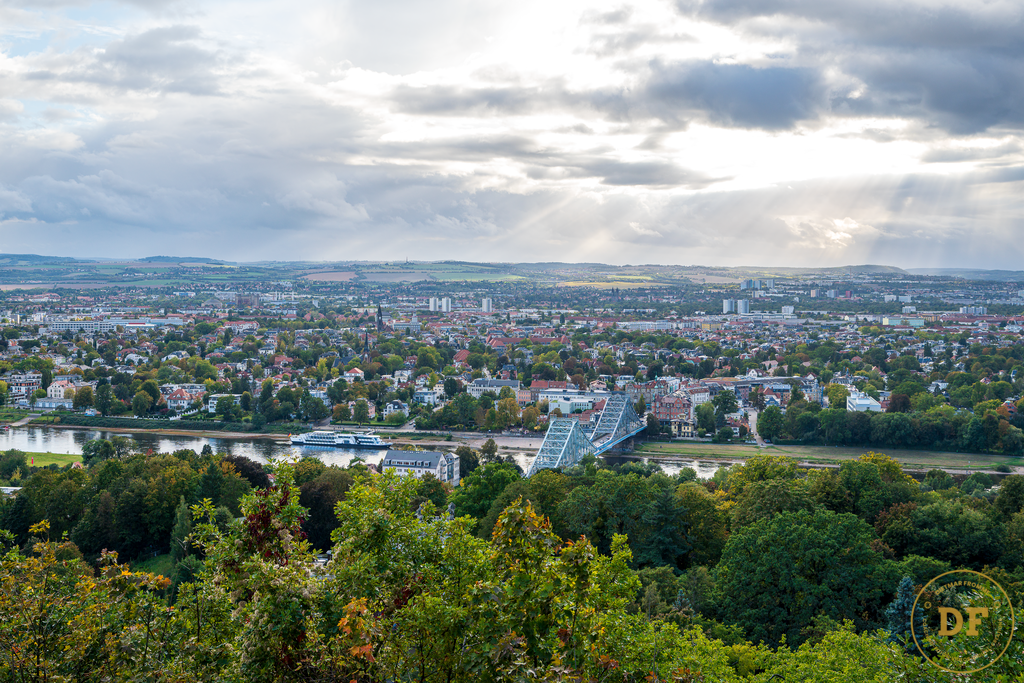 20251005-_DF83630 | Geschenke, Wandbilder und Accessoires mit Motiven aus Dresden und anderen schönen Orten zur Verschönerung Deines zu Hauses und zum verschenken gewünscht? Wähle Deine Lieblingsbild auf dem Produkt Deiner Wahl. 