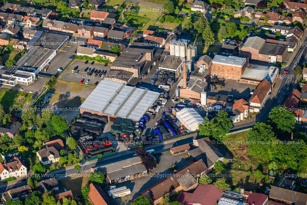 Wittingen_Privatbrauerei_Wittingen_Gmbh_ELS_0052050623 | WITTINGEN 05.06.2023 Gebäude und Produktionshallen auf dem Werksgelände der Brauerei " Privatbrauerei Wittingen Gmbh " an der Bromer Straße in Wittingen im Bundesland Niedersachsen, Deutschland. Weiterführende Informationen bei: Privatbrauerei Wittingen GmbH. // Building and production halls on the premises of the brewery " Privatbrauerei Wittingen Gmbh " on street Bromer Strasse in Wittingen in the state Lower Saxony, Germany. Further information at: Privatbrauerei Wittingen GmbH. Foto: Martin Elsen