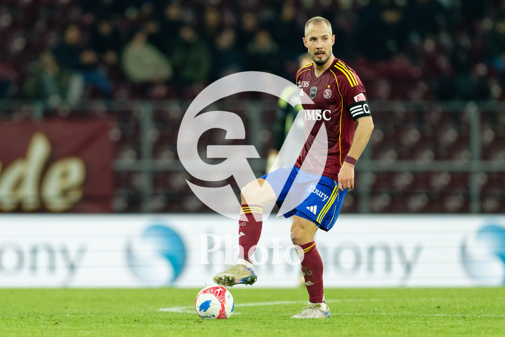 Brack Super League - Servette FC v FC Lausanne-Sport | Steve Rouiller (4 Servette FC) controls the ball (action)  during the Brack Super League match between Servette FC and FC Lausanne-Sport at Stade de Geneve in Geneva, Switzerland