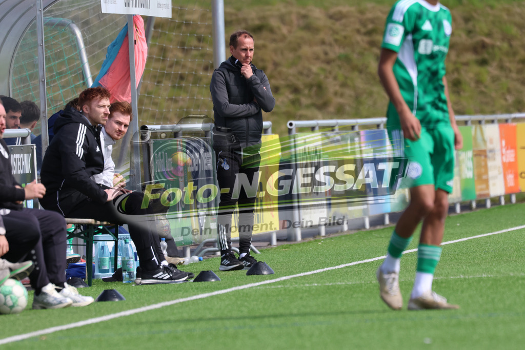 SV Rödinghausen - MSV Duisburg | Auf dem Bild zu sehen: schwarz SV Rödinghausen ; grün MSV Duisburg: SV Rödinghausen, MSV Duisburg, Saison 25/26, A-Jugend, Testspiel, Rödinghausen, Deutschland - Realisiert mit Pictrs.com