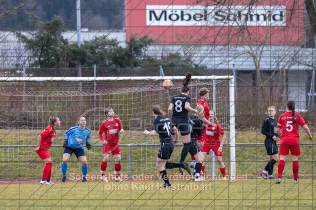 20250223_140929_0490 | #,1.FC Donzdorf (rot) vs. TSV Tettnang (schwarz), Fussball, Frauen-WFV-Pokal Achtelfinale, Saison 2024/2025, Rasenplatz Lautertal Stadion, Süßener Straße 16, 73072 Donzdorf, 23.02.2025 - 13:00 Uhr,Foto: PhotoPeet-Sportfotografie/Peter Harich
