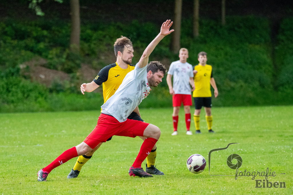 1. FC Ohmstede-SVE Wiefelstede | Herren Kreispokalfinale Jade-Weser-Hunte; 1.FC Ohmestede (gelb) - SVE Wiefelstede (weiß) am 16.06.2024; in Obenstrohe (Plaggenkrugstraße), Photo: Philip Eiben 2024 - Realisiert mit Pictrs.com