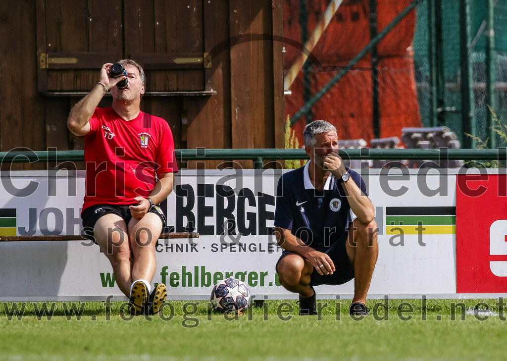 2023-08-26_037_FC_Langengeisling_gegen_TuS_Raubling | Erding, Deutschland, 26.08.2023:
Fußball, Bezirksliga Oberbayern Ost 2023 / 2024, 6. Spieltag, FC Langengeisling gegen TuS Raubling, Endergebnis: 2:0

Trainer Hannes Jenewein (TuS Raubling)

Foto: Christian Riedel / fotografie-riedel.net