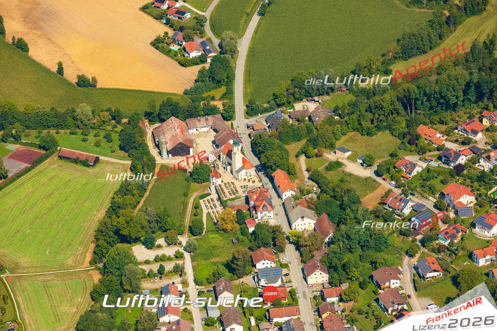 Engertsham Kirche Fürstenzell Bild- Das Luftbild wurde 2025 vom UL-Flugzeug heraus erstellt ( keine Drohne ) - Hochauflösende Luftaufnahme -Nicht vergleichbar mit Google Maps oder Satelittenbilder- Die Geschenkidee !Mit Lizenz und Bildrechte bestellbar