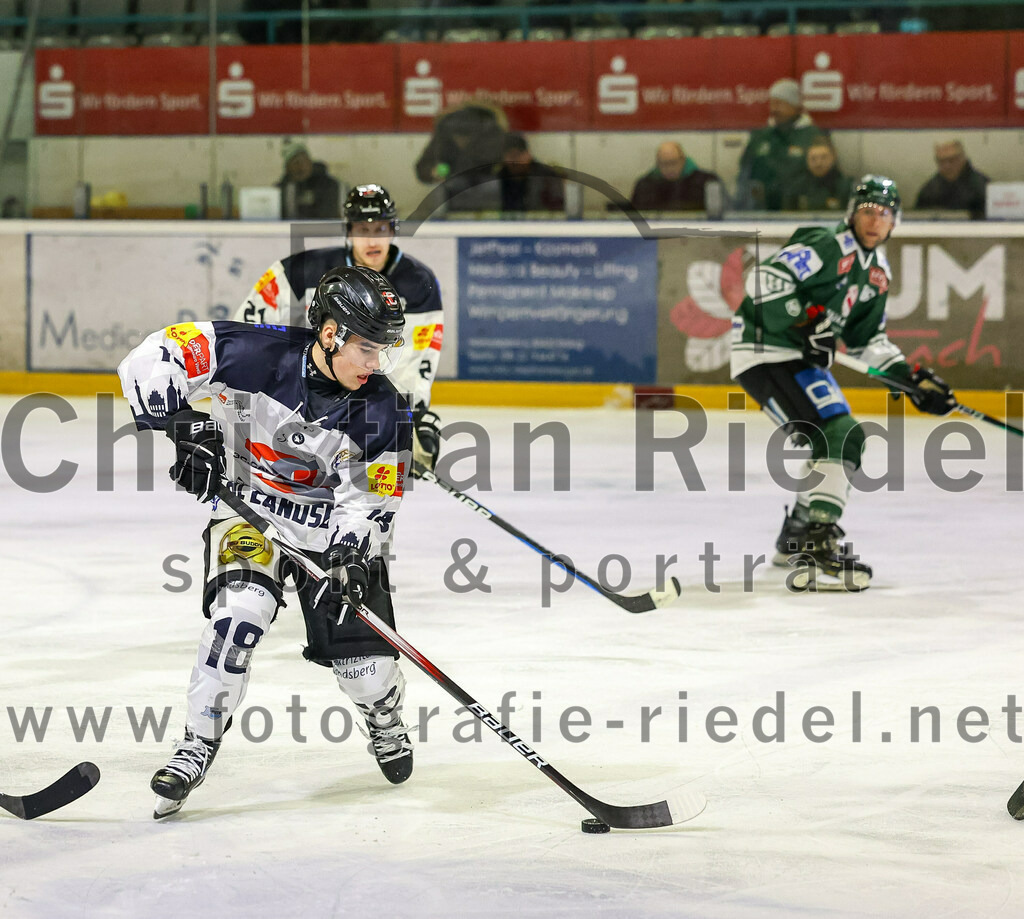 2024-01-26_037_TSV_Erding_gegen_HC_Landsberg | Erding, Deutschland, 26.01.2024:
Eishockey, Bayernliga Vorrunde 2023 / 2024, 28. Spieltag, TSV Erding gegen HC Landsberg, Endergebnis: 6:2

Luis Hegner (HC Landsberg, #18)

Foto: Christian Riedel / fotografie-riedel.net
