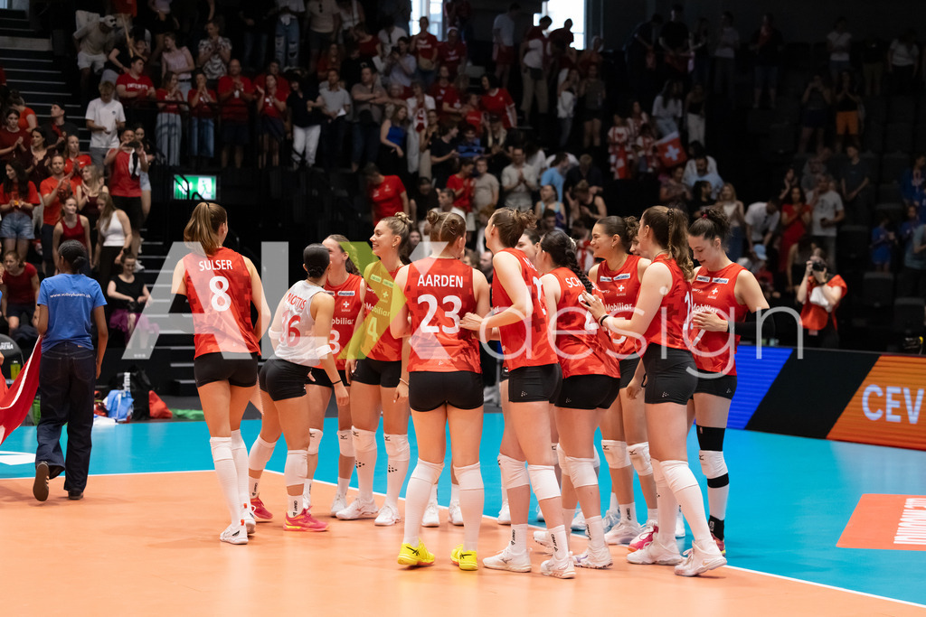 Austria v Switzerland - CEV European League Women | KRIENS, SWITZERLAND - JUNE 14: Team of Switzerland during the CEV European League match between Austria and Switzerland at Pilatus Arena on June 14, 2026 in Kriens, Switzerland. - Realisiert mit Pictrs.com