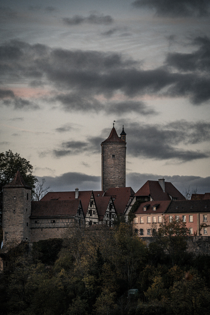 DSC01576 | Rothenburg ob der Tauber. Nur hier gibt es Exklusive und passend zur Jahreszeit Ihr Wandbild, T-Shirt, Tasse und alles was das Rothenburg Herz begehrt. - Realisiert mit Pictrs.com