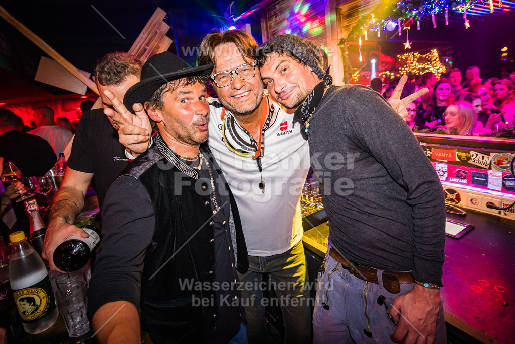 26-11-2024-RUDOLPHS-SCHLITTENBAR-LEIPZIG-LEIPZIG-COPYRIGHT-JON-RENKER-BILD-0021 | Erleben Sie unvergessliche Momente mit unserem professionellen Eventfotografen. Wir fangen Emotionen und Höhepunkte Ihrer Veranstaltung ein – von Festivals über Firmenfeiern bis zu Jubiläen. Vertrauen Sie auf kreative Perspektiven und hochwertige Bilder.  - Realisiert mit Pictrs.com