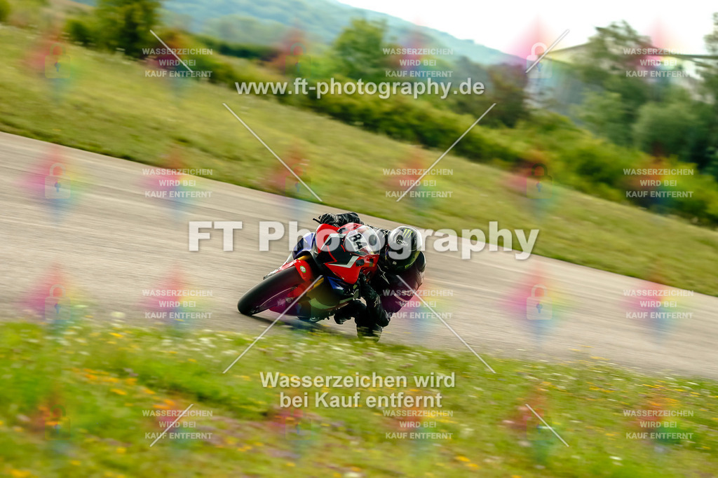 Chambley Juli-3358 | Hier findet Ihr Bilder von Touristenfahrten auf der Nürburgring Nordschleife oder von anderen Veranstaltungen die ich besucht habe. Viel Spass beim Durch Schauen 