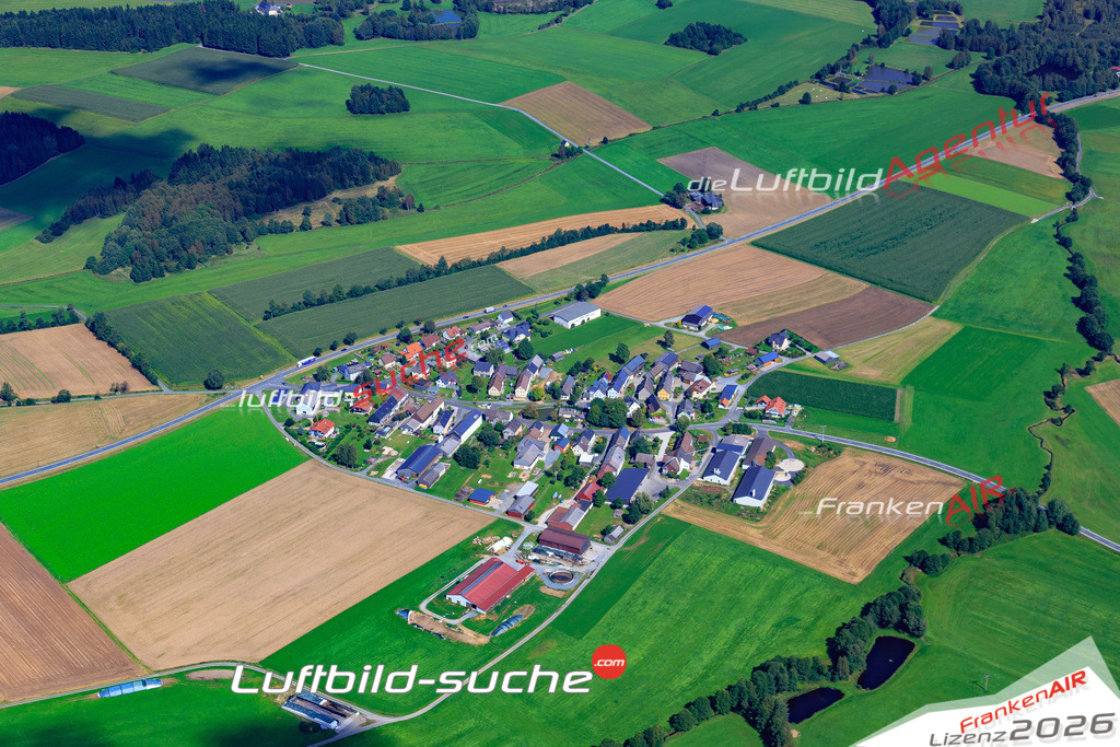 Die Luftaufnahme Voitsumra - Weissenstadt wurde 2017 mittels Flugzeug (keine Drohne) erstellt. Perfekte Schärfe und Druck- Auflösung- Garantiert!