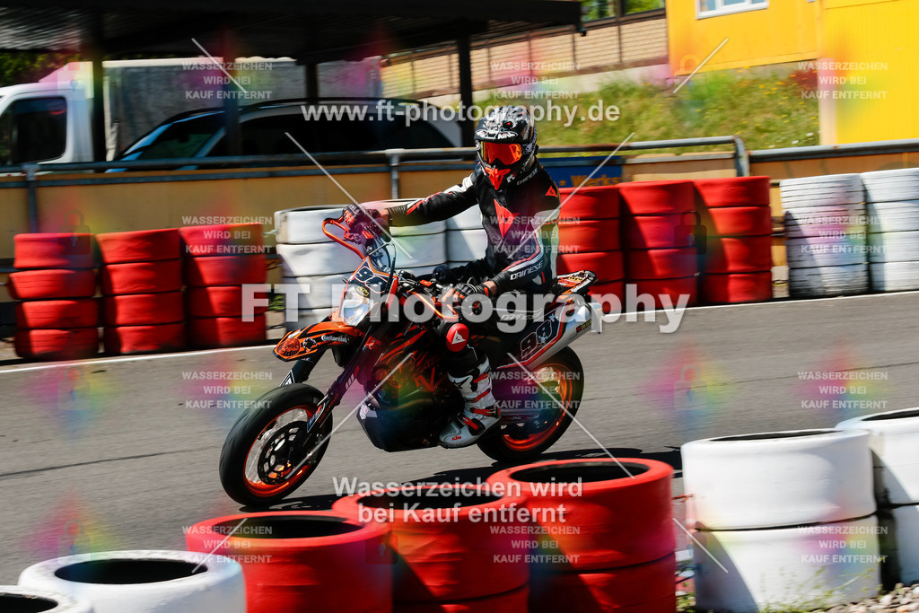 Moto-TeamOBK-22498 | Hier findet Ihr Bilder von Touristenfahrten auf der Nürburgring Nordschleife oder von anderen Veranstaltungen die ich besucht habe. Viel Spass beim Durch Schauen 