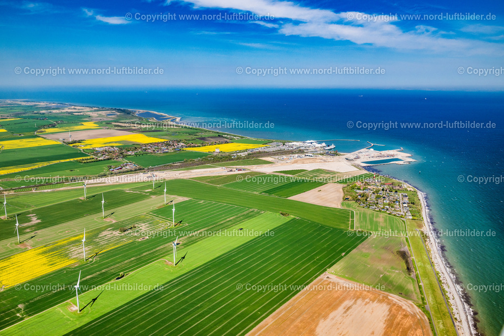 Fehmarn_Puttgarden_Hafen_Baustelle_Tunnelbau_ELS_5649010524 | PUTTGARDEN 01.05.2024 Baustelle mit Tunnelführungsarbeiten für die Streckenführung und den Verlauf des Fehmarnbelt-Tunnel der Ostsee an der Fährhafenstraße in Puttgarden auf der Insel Fehmarn im Bundesland Schleswig-Holstein, Deutschland. Weiterführende Informationen bei: BPM Ingenieurgesellschaft mbH,  DEGES Deutsche Einheit Fernstraßenplanungs- und -bau GmbH,  Dr. Lehners + Wittorf Beratende Ingenieure Partnerschaftsgesellschaft mbB,  ELECNOR S.A.,  Femern A/S,  GROTHE BAU GmbH & Co. KG,  Max Bögl Bauservice GmbH & Co. KG,  VINCI,  Wayss & Freytag Ingenieurbau AG. // Construction site with tunnel guide for the route of Fehmarnbelt- Tunnel on street Faehrhafenstrasse in Puttgarden on the island of Fehmarn in the state Schleswig-Holstein, Germany. Further information at: BPM Ingenieurgesellschaft mbH,  DEGES Deutsche Einheit Fernstrassenplanungs- und -bau GmbH,  Dr. Lehners + Wittorf Beratende Ingenieure Partnerschaftsgesellschaft mbB,  ELECNOR S.A.,  Femern A/S,  GROTHE BAU GmbH & Co. KG,  Max Boegl Bauservice GmbH & Co. KG,  VINCI,  Wayss & Freytag Ingenieurbau AG. Foto: Martin Elsen